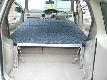 ベッドキット・ラクネルの完成です。車内から乗降せずにベッドキットを組立てをおこなうことができます<br />様々なご都合で乗降できない際に、組立てができます